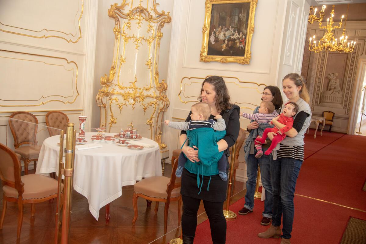 Kisbabás tárlatvezetés a Gödöllői Királyi Kastélyban Mama, nézd!