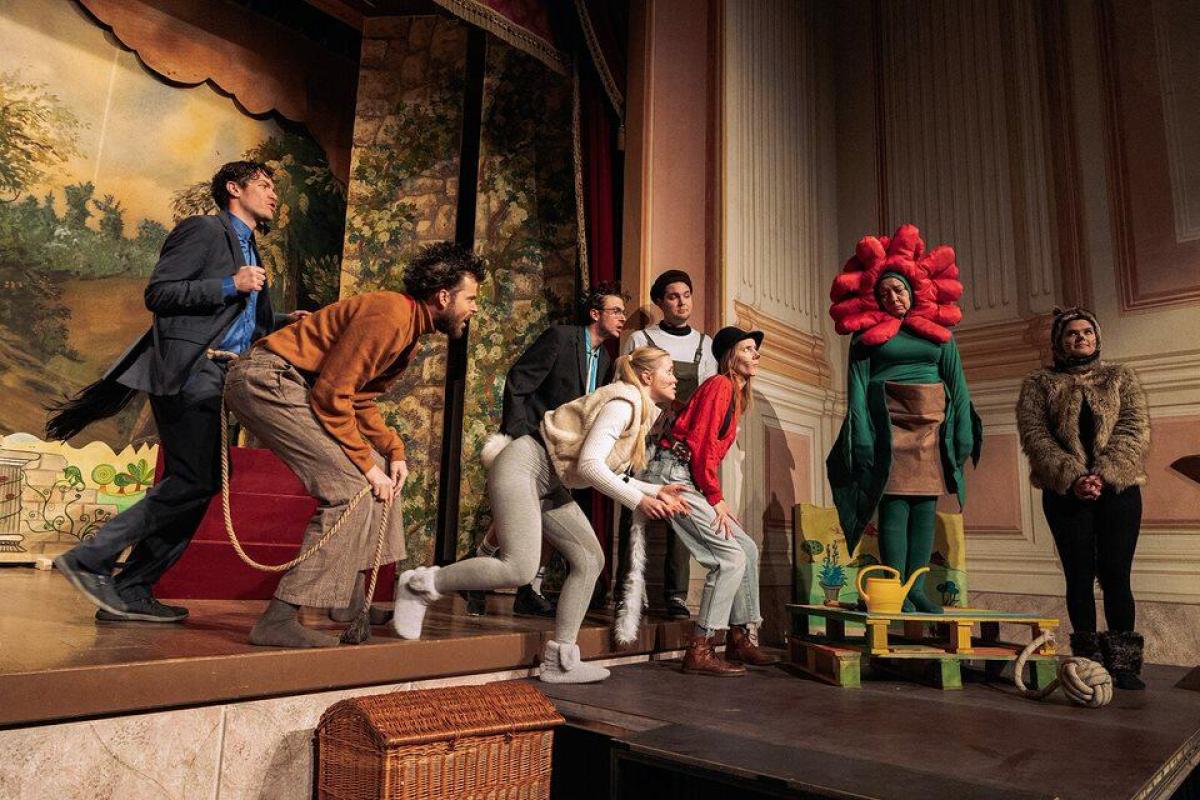 Lázár Ervin: A Négyszögletű Kerek Erdő |  Mesejáték A Scene Műhely előadásában