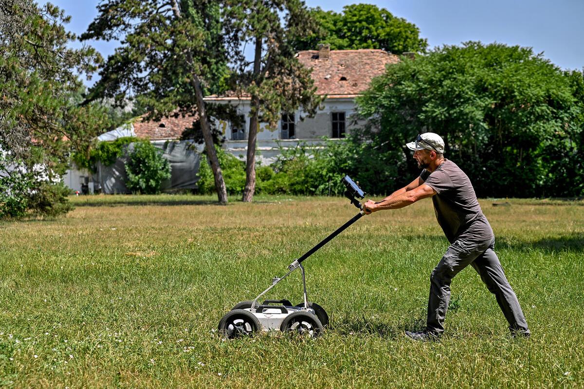 Roncsolásmentes geofizikai felmérés a Gödöllői Királyi Kastély kertjében