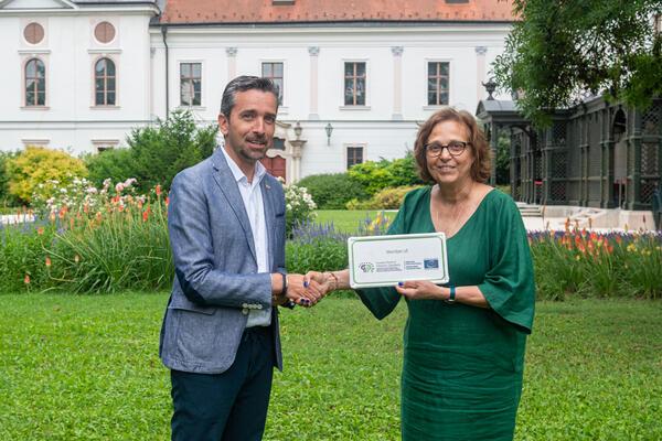 Az Európai Történeti Kertek tagja a kastély angolparkja