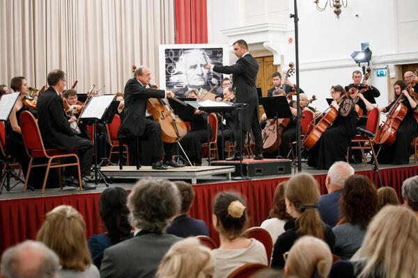 LISZT ÉS KORA - XXIV. Liszt Fesztivál | Journée des Héros – Hősök napja  A Gödöllői Szimfonikus Zenekar ünnepi gálahangversenye 