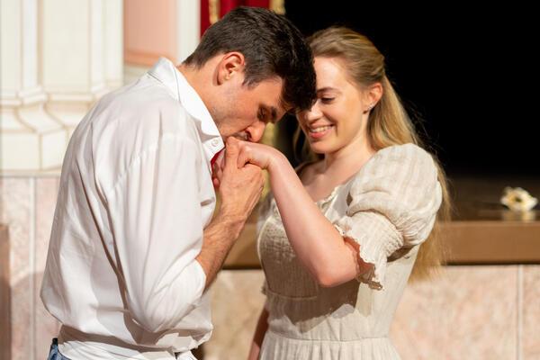 Sétálószínház Rómeóval És Júliával | A Scene Műhely előadása