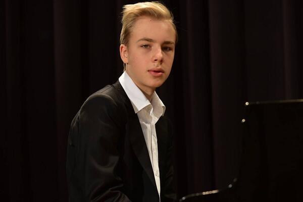 Simonas Miknius, a litván „Lisztofonija” zongoraverseny győztesének koncertje | XXV. Jubileumi Gödöllői Liszt Fesztivál
