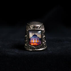 metal thimble with picure of the Royal Palace of Gödöllő