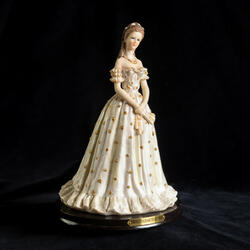 Statue of Queen Elisabeth