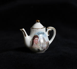 mini porcelain teapot with picture of Sisi and the palace of Gödöllő