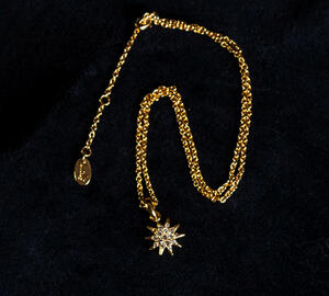 Sisi star pendant necklace with Swarovski crystals, gold coating