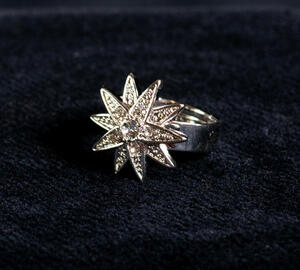 Ring decorated with edelweiss inspired Swarovski stones