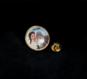 Queen Elizabeth and Palace porcelain brooch