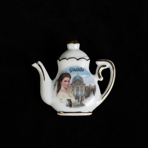 Magnet kettle with picture of Sisi and the palace of Gödöllő