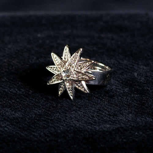 Ring decorated with edelweiss inspired Swarovski stones