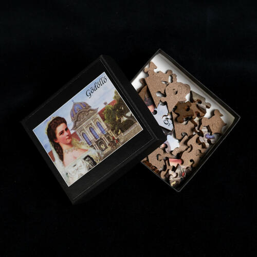 Wooden puzzle with image of Queen Elizabeth and the Royal Palace of Gödöllő