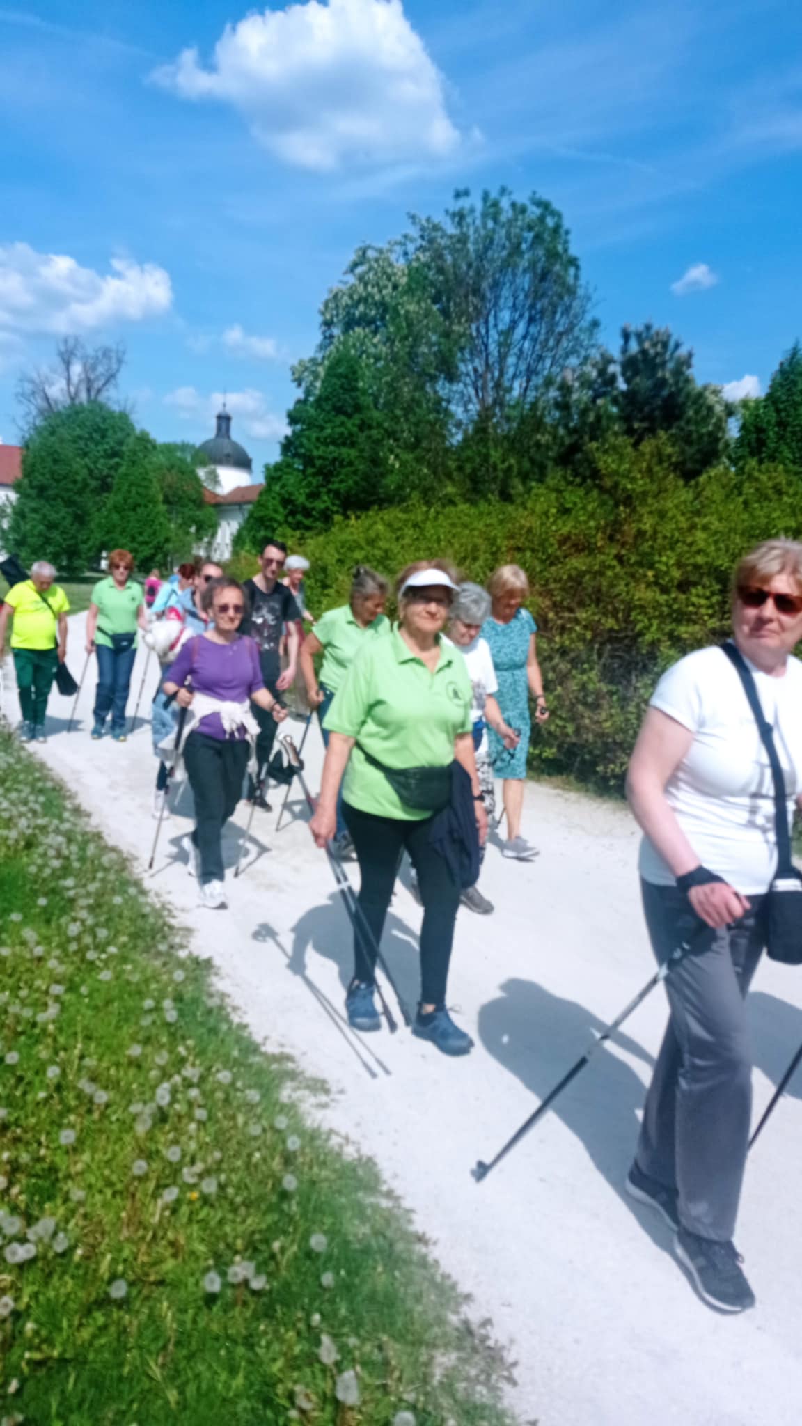 Nordic walking a kastélyparkban